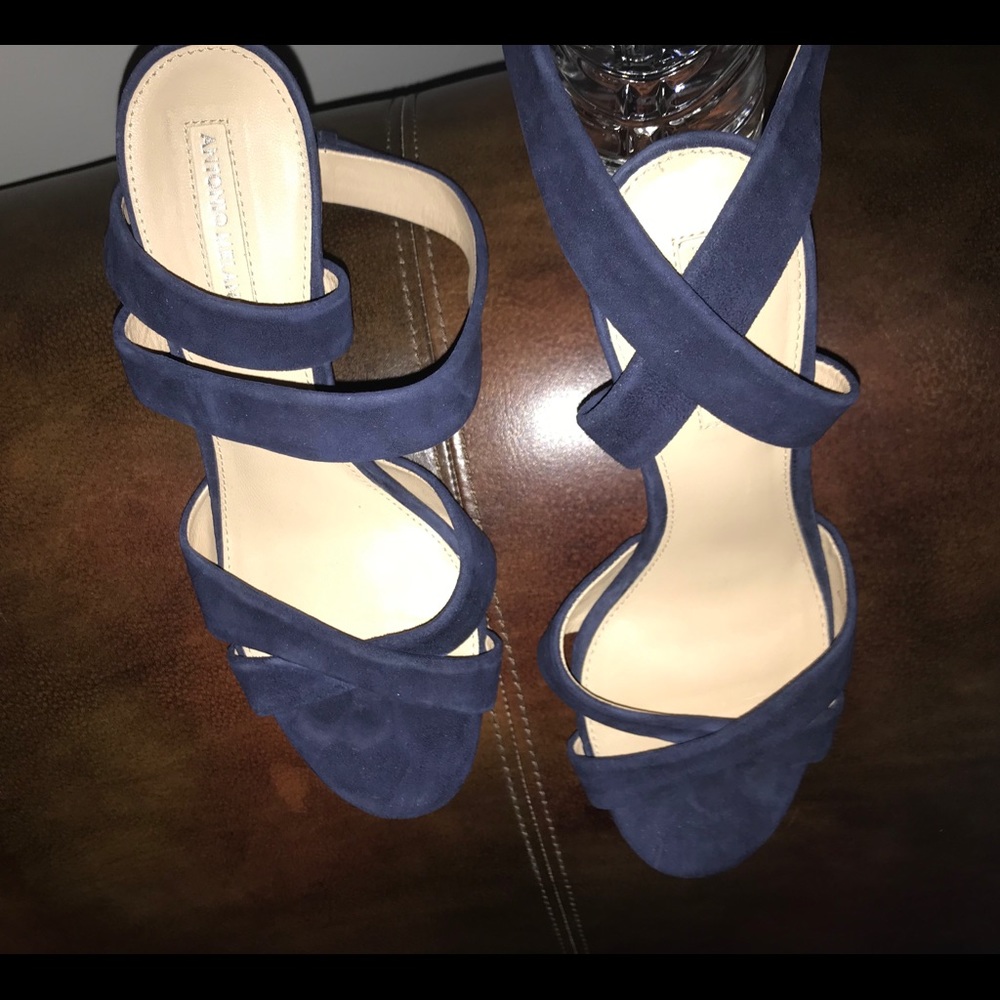 Antonio Melani beautiful navy leather heels - Picture 3 of 5